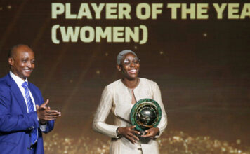 Oshola ta zama gwarzuwar Yar wasan Afrika karo na biyar Asisat Oshoala African Womens Player of The Year