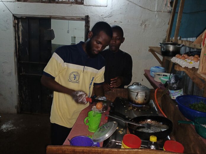 Final year medical student turns food vendor in Sokoto 1 Final year medical student turns food vendor in Sokoto 1