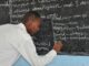 Gwamnatin tarayya ta sake jaddada ƙudirinta na inganta walwalar malamai A teacher doing his work