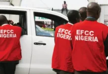 Kotu ta umarci hukumar EFCC ta saki gidaje 27 da ta kwace ba bisa ƙa’ida ba EFCC operatives