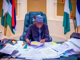 Yanzu-yanzu: Tinubu ya nemi majalisar Dattawa ta amince masa don ya sake ciyo sabon bashi daga waje na Dala Biliyan 6 Tinubu Tinubu sign 750x430