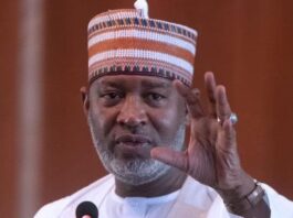 Duk da ana tuhumarsa a kotu da zargin cin hanci, tsohon ministan sufurin jiragen sama Sirika ya bayyana aniyarsa ta komawa majalisar dattawa Hadi Sirika