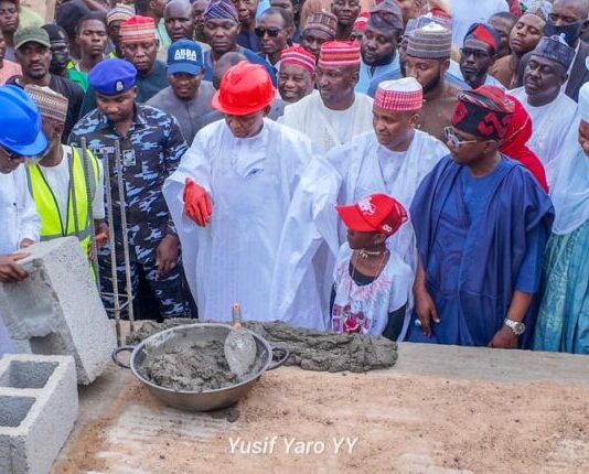 Gwamnan Kano ya aza harsashin gina babbar makarantar sakandare da za ta laƙume Naira Biliyan 1.3 WhatsApp Image 2026 04 26 at 07.00.06 750x430 (1)