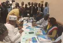 Yanzu-Yanzu: Faleke ya karbi fom din sake tsayawa takara na Naira Miliyan 100 ga Shugaba Tinubu images 36