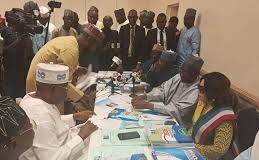 Yanzu-Yanzu: Faleke ya karbi fom din sake tsayawa takara na Naira Miliyan 100 ga Shugaba Tinubu images 36