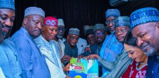 Gwamna Yusuf ya mika fam din takarar APC a matsayin dan takara guda na Kano a zaben 2027 IMG 20260508 WA0016 750x430