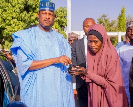 Gwamna Radda ya baiwa daliban da suka yi kokari aikin da motoci IMG 20260511 WA0035 750x430