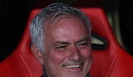 Mourinho ya sanya hannu kan yarjejeniyar shekaru uku don dawowa a matsayin kocin Real Madrid Jose Mourinho