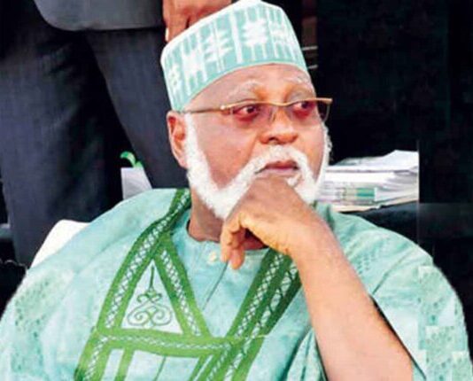 Tsohon CSO Aliyu ya bayyana yadda Abdulsalami ya yi watsi da matsin lambar sojoji na tsawaita mulki Abdulsalami Abubakar 750x430