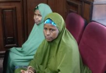 Ta’addanci: Kotun ta yanke wa mahaifiya da ‘yar’uwar shahararren dan bindiga hukuncin dauri shekaru 40 kowacce Terrorism Court sentences DSS arrested mother sister o