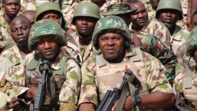 Yanzu sojojin Najeriya na samun Naira 100,000 a wata – Minista Army Army