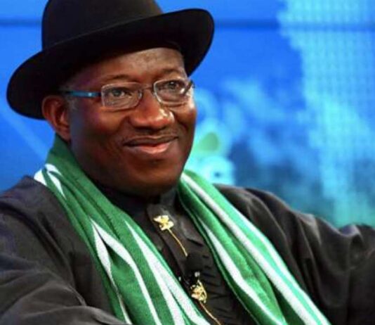 PDP tsagin Turaki ta mika sunan Jonathan ga INEC a matsayin dan takarar Shugaban Kasa Former President Goodluck Jonathan