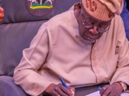 Tinubu ya nada sabon Shugaban Ma’aikatan Gwamnatin Tarayya Bola Tinubu signs 750x430 1