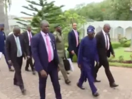 A kafa Tinubu yake tafiya zuwa ofis, sau daya kacal kuma yake cin abinci a rana – Zacch Adedeji Bola Tinubu walking 750x430