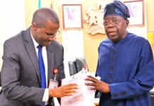 Tinubu ya ba da umarnin kama mutum daya, ya dakatar da manyan sakatare uku bayan binciken ICPC ya gano karin hukumar bogi ICPC Chairman and Tinubu