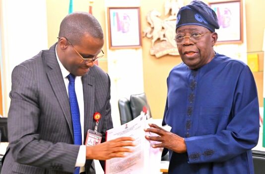 Tinubu ya ba da umarnin kama mutum daya, ya dakatar da manyan sakatare uku bayan binciken ICPC ya gano karin hukumar bogi ICPC Chairman and Tinubu