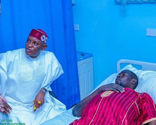 Gwamnan Kano ya yi ta’aziyya ga iyalin mawakin siyasa Kosan Waka IMG 20260802 WA0277 750x430