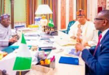 Tinubu ya gana da Minista da Shugaban EFCC kan sarrafa da kadarorin da aka kwace Tinubu Meets Housing Minister EFCC Chair 750x430