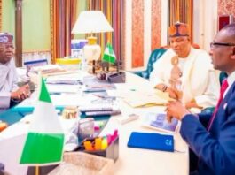 Tinubu ya gana da Minista da Shugaban EFCC kan sarrafa da kadarorin da aka kwace Tinubu Meets Housing Minister EFCC Chair 750x430