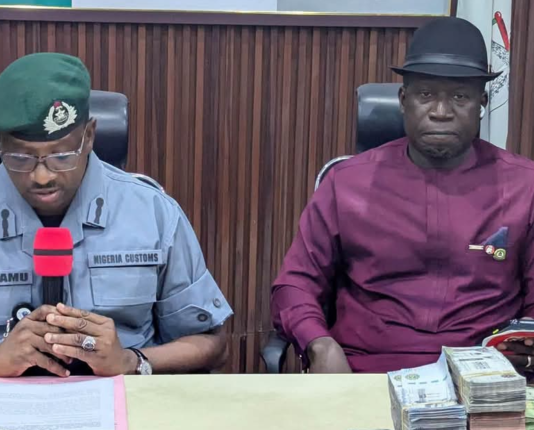 EFCC na binciken dala 73,000, fam 15,957 da Riyal 827,800 da aka kama a Filin Jirgin Sama na Kano WhatsApp Image 2026 08 17 at 20.21.52 750x430